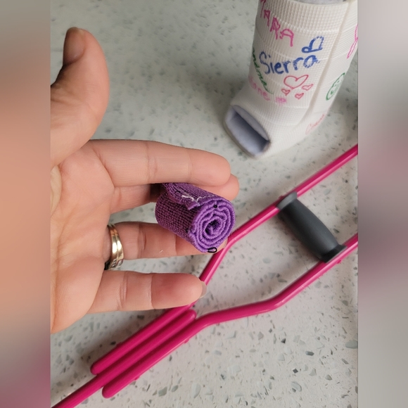 American Girl Doll McKenna Cast & Crutches set - Picture 5 of 9